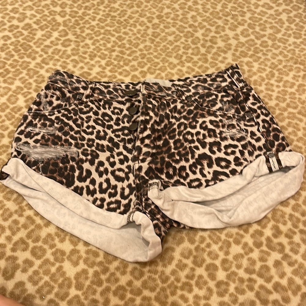 One tea spoon shorts